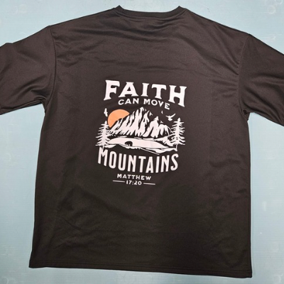 T-shirt bleu ciel logo en grand